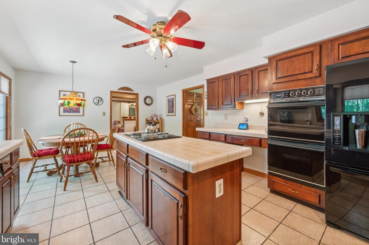 46 Fox Hl Dr, Southampton NJ  08088-9036 exterior