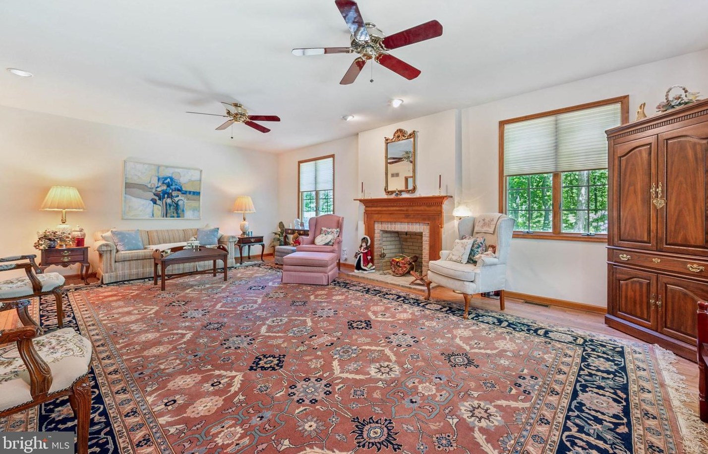 46 Fox Hl Dr, Southampton NJ  08088-9036 exterior