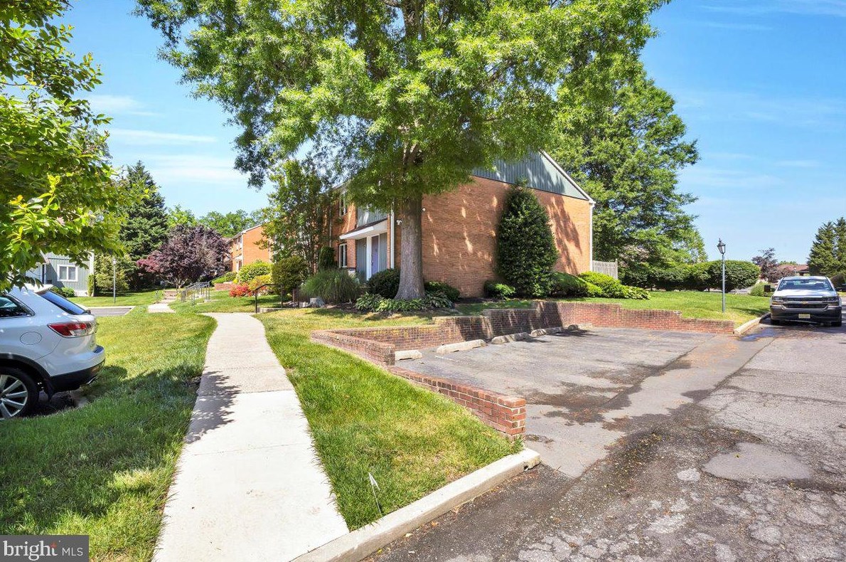 1 Close, Moorestown, NJ 08057-2746