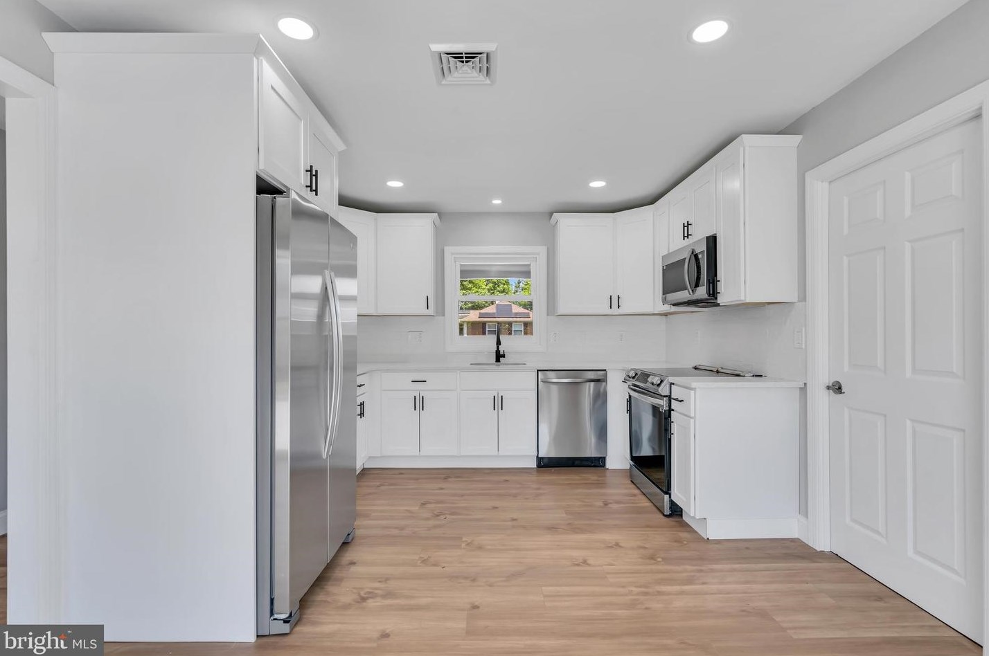 26 Maplewick Ln, Willingboro, NJ 08046-2905