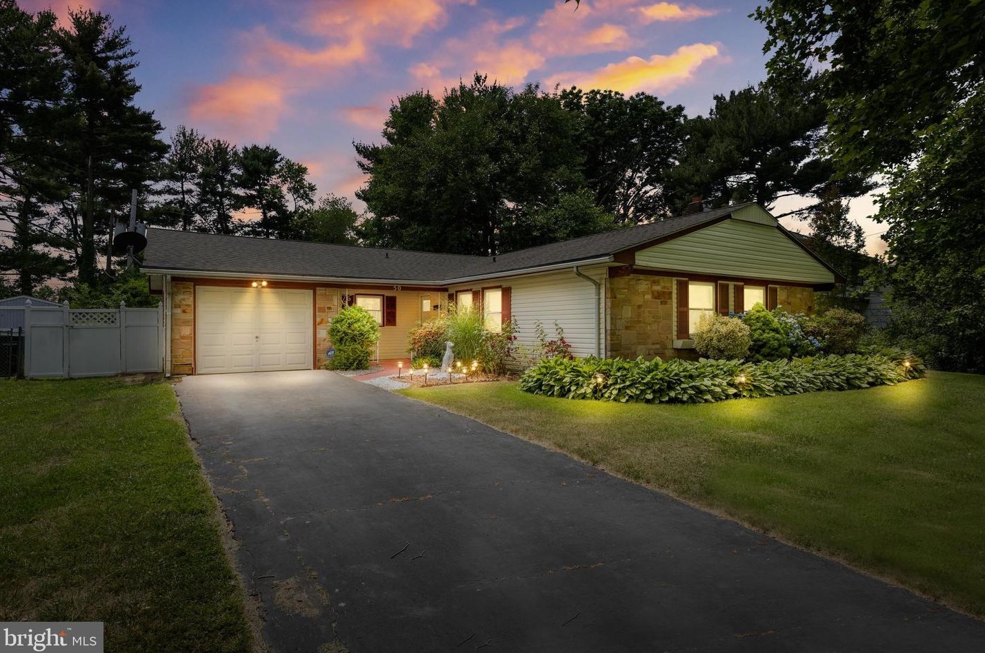 50 Hinsdale Ln, Willingboro, NJ 08046