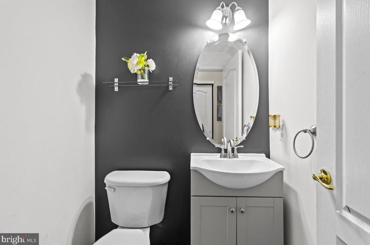 60 Stern Lgt Dr, Mount Laurel NJ 08054-1638 exterior