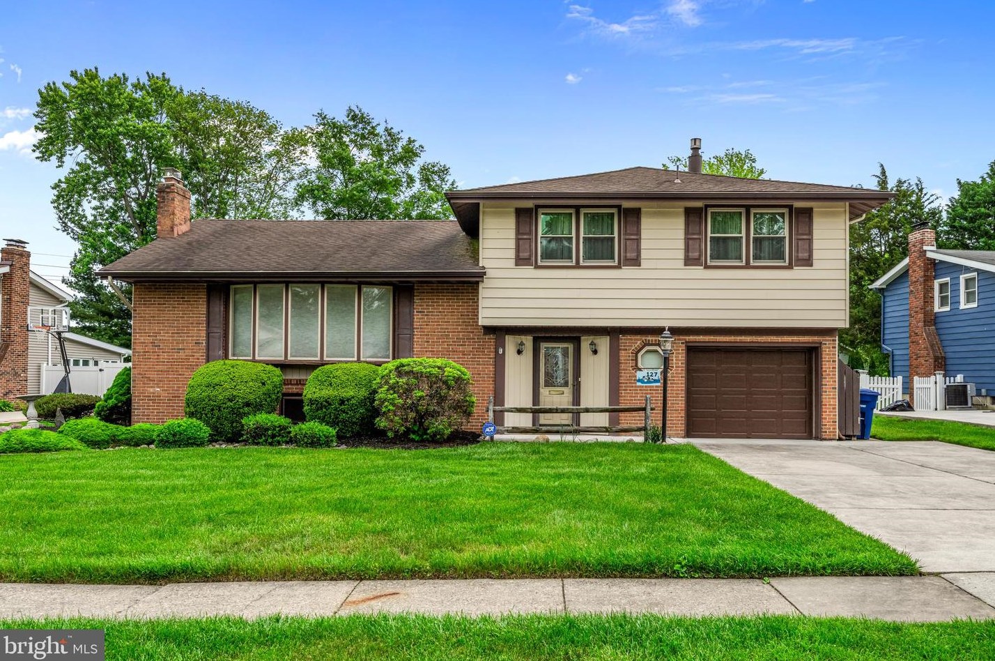 127 Brentwood Dr, Mount Laurel, NJ 08054