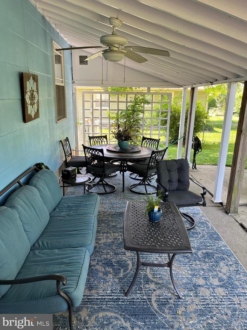 605 Parry Blvd, Riverton NJ  08077-3940 exterior