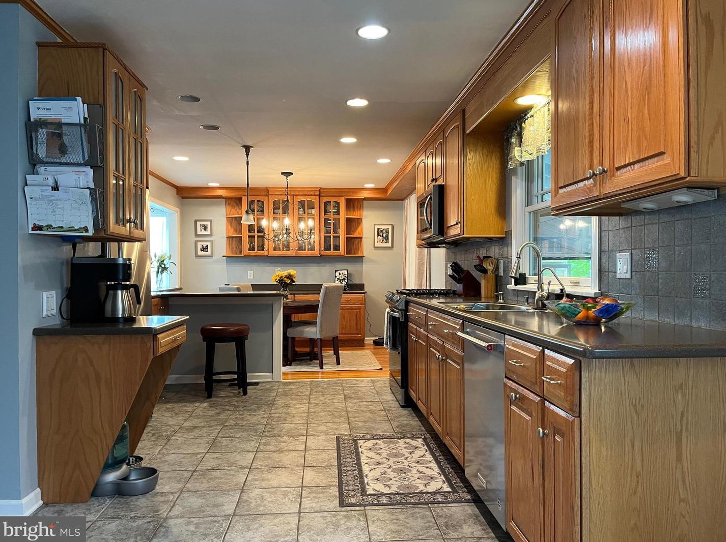 605 Parry Blvd, Riverton NJ  08077-3940 exterior