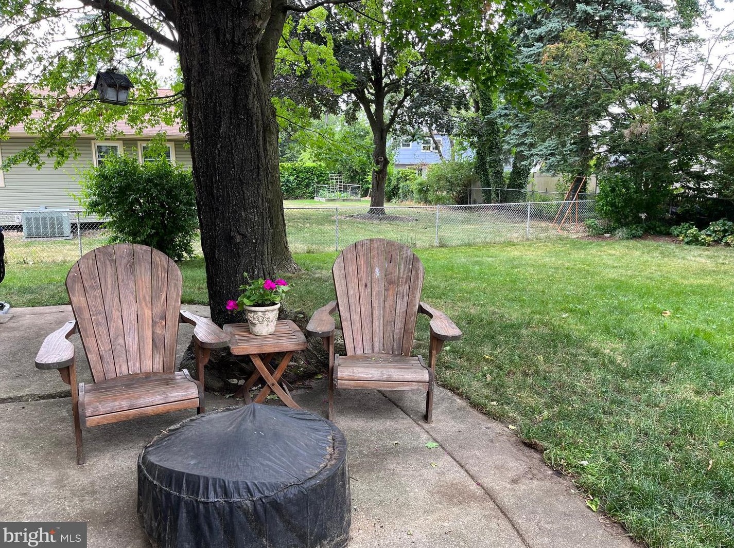 605 Parry Blvd, Riverton NJ  08077-3940 exterior