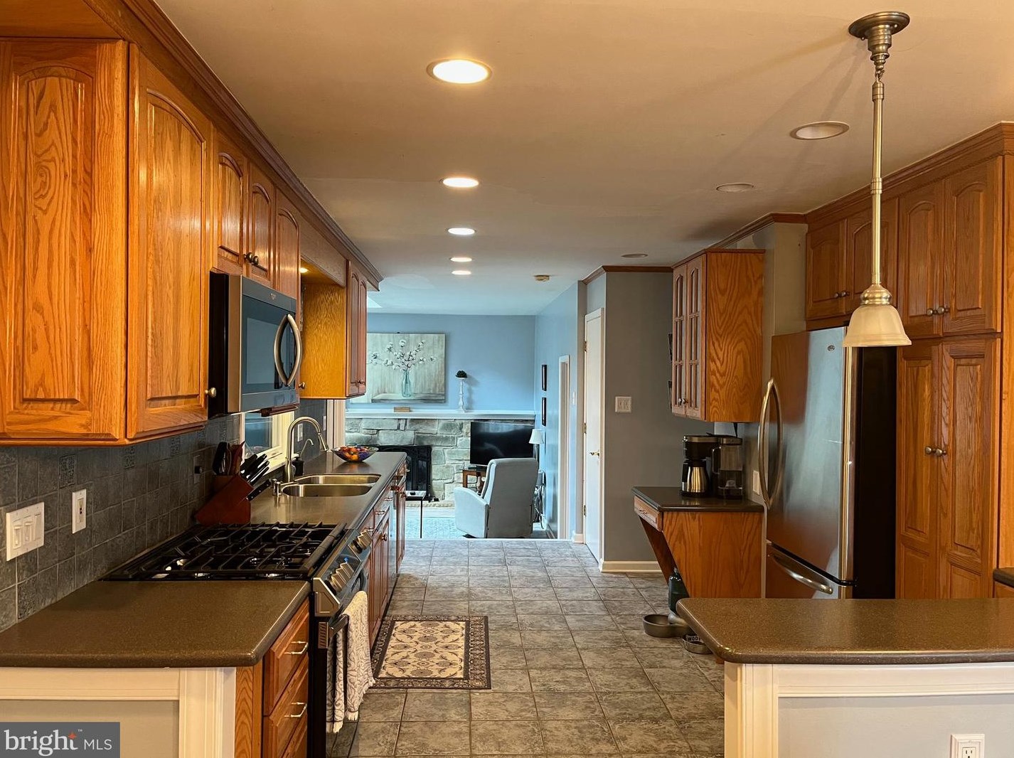 605 Parry Blvd, Riverton NJ  08077-3940 exterior