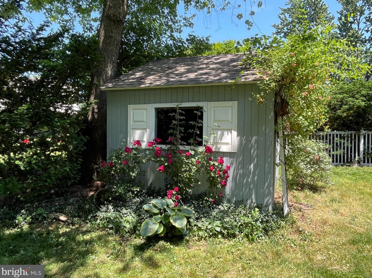 605 Parry Blvd, Riverton NJ  08077-3940 exterior