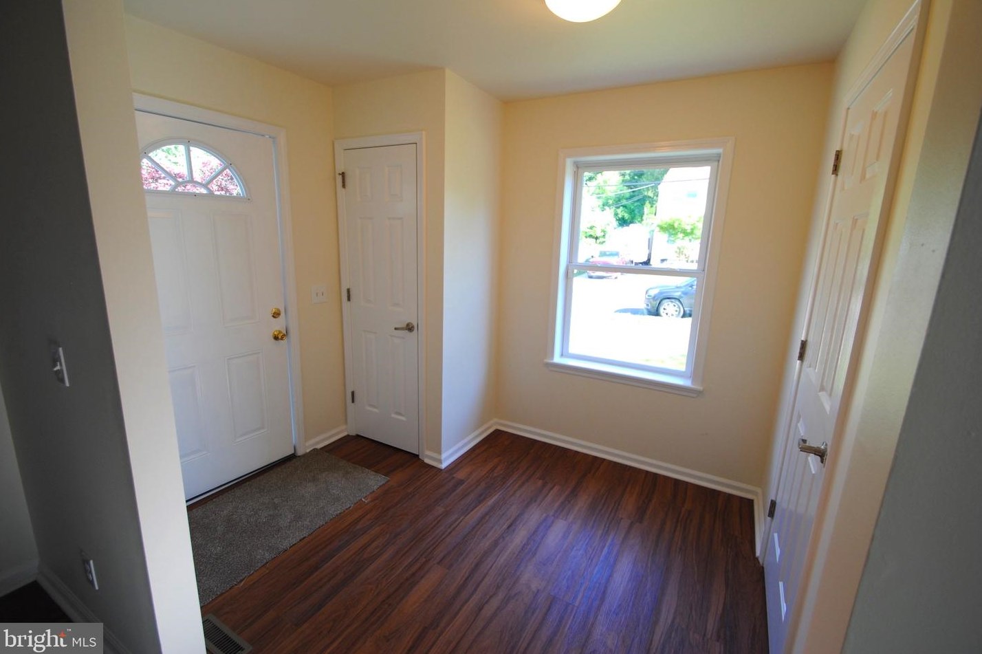 145 E 7th St, Burlington, NJ 08016