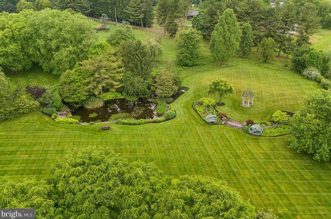 712 Kimberly Dr, Moorestown NJ  08057-4406 exterior