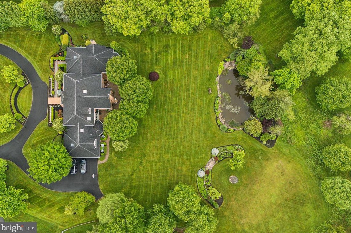 712 Kimberly Dr, Moorestown NJ  08057-4406 exterior