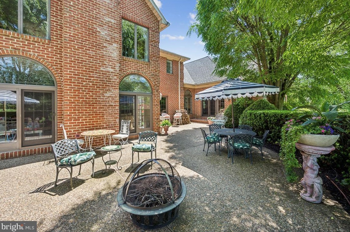 712 Kimberly Dr, Moorestown NJ  08057-4406 exterior