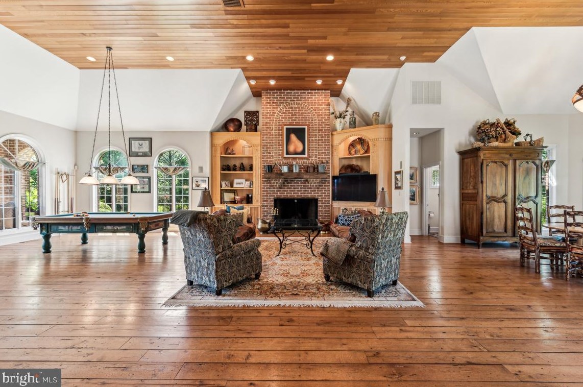 712 Kimberly Dr, Moorestown NJ  08057-4406 exterior