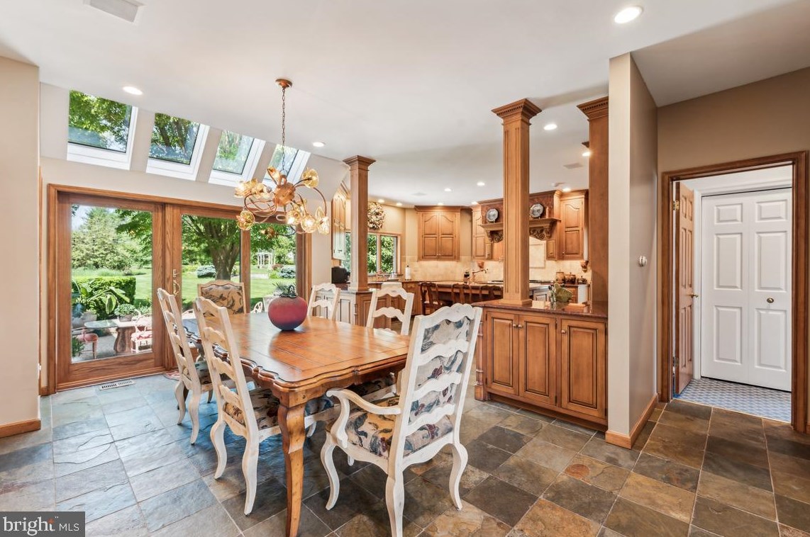 712 Kimberly Dr, Moorestown NJ  08057-4406 exterior