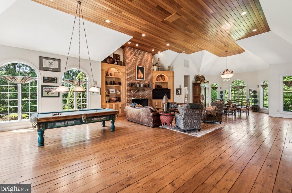 712 Kimberly Dr, Moorestown NJ  08057-4406 exterior