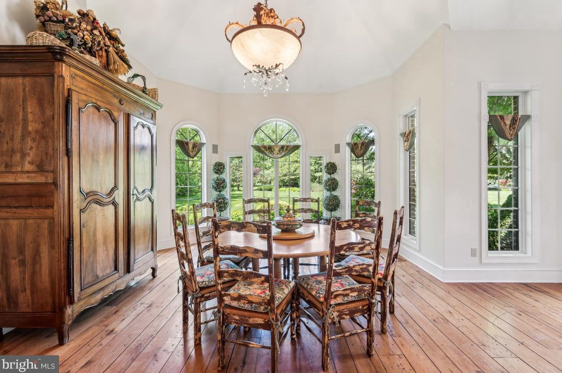 712 Kimberly Dr, Moorestown NJ  08057-4406 exterior