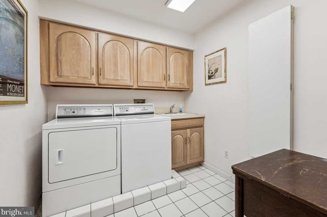 712 Kimberly Dr, Moorestown NJ  08057-4406 exterior