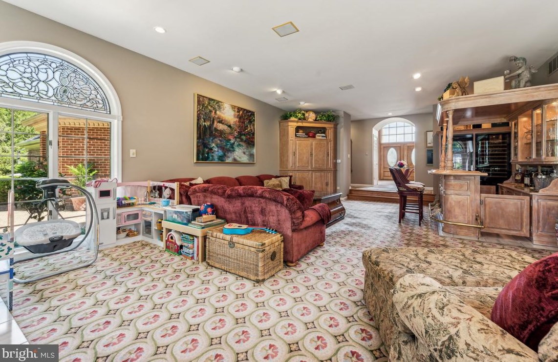 712 Kimberly Dr, Moorestown NJ  08057-4406 exterior