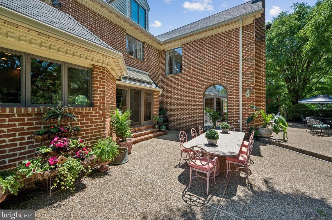 712 Kimberly Dr, Moorestown NJ  08057-4406 exterior