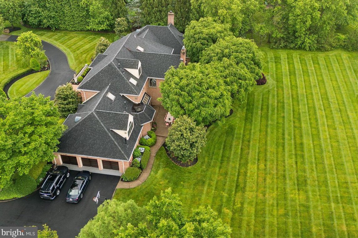 712 Kimberly Dr, Moorestown NJ  08057-4406 exterior