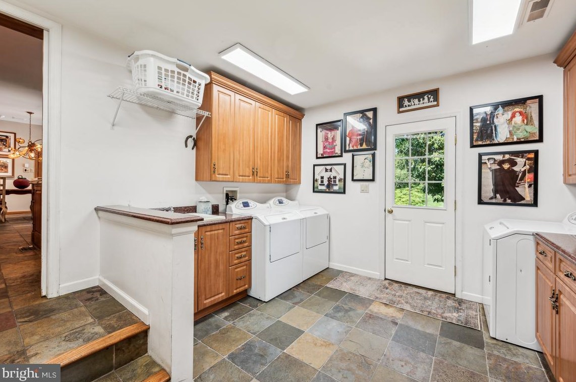 712 Kimberly Dr, Moorestown NJ  08057-4406 exterior