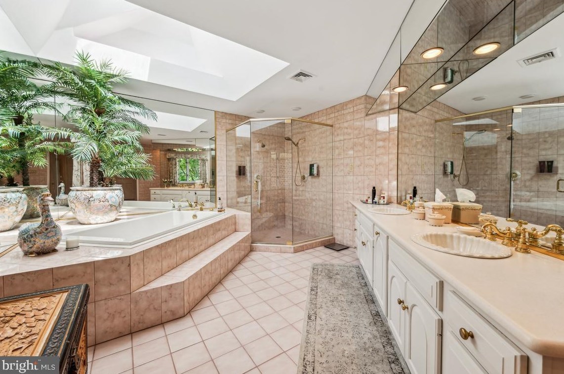 712 Kimberly Dr, Moorestown NJ  08057-4406 exterior