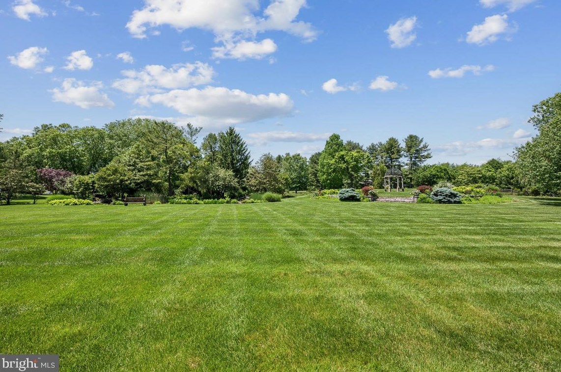 712 Kimberly Dr, Moorestown NJ  08057-4406 exterior