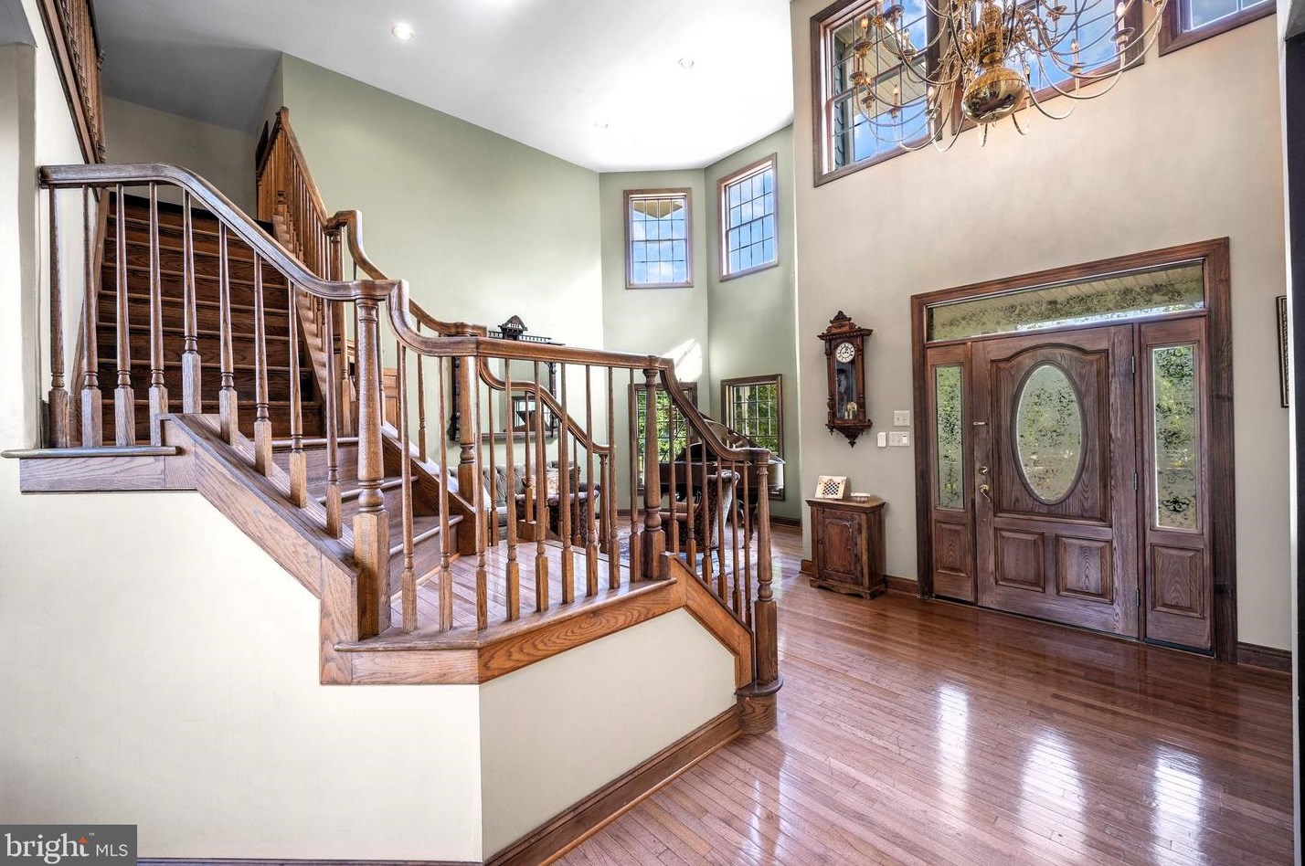 5 Tudor Ln, Moorestown, NJ 08057-3984