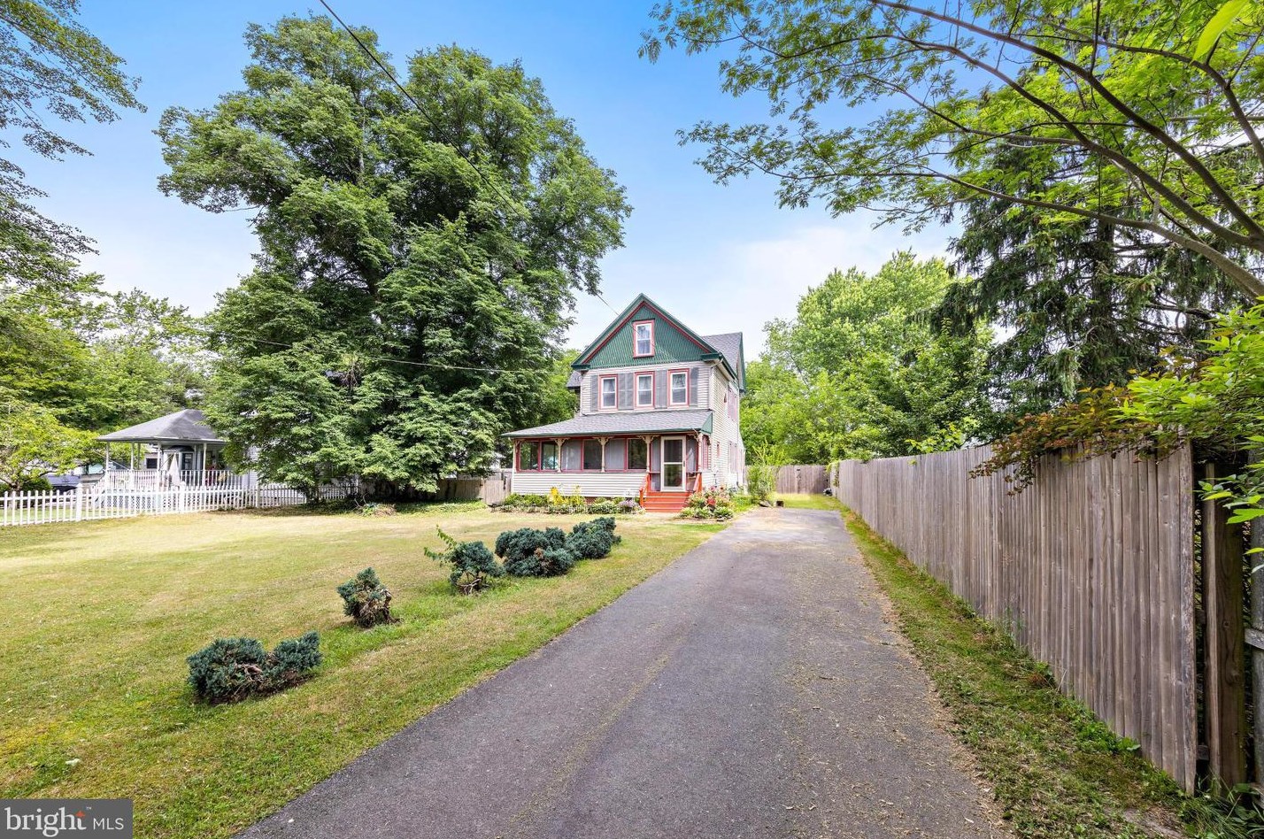 2 Mathis Ln, Tuckerton, NJ 08087-4012