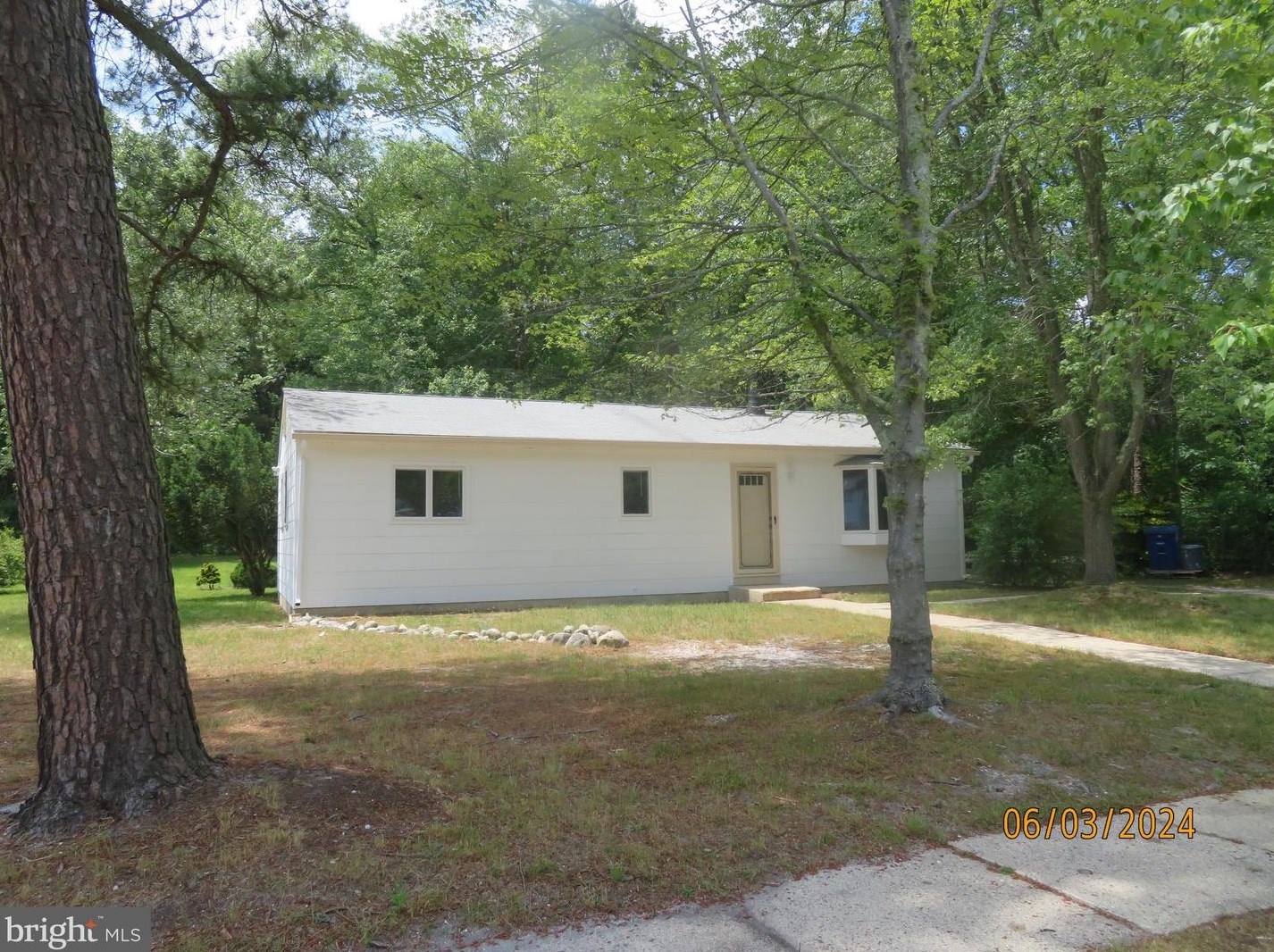 32 W Shore Dr, Southampton, NJ 08088
