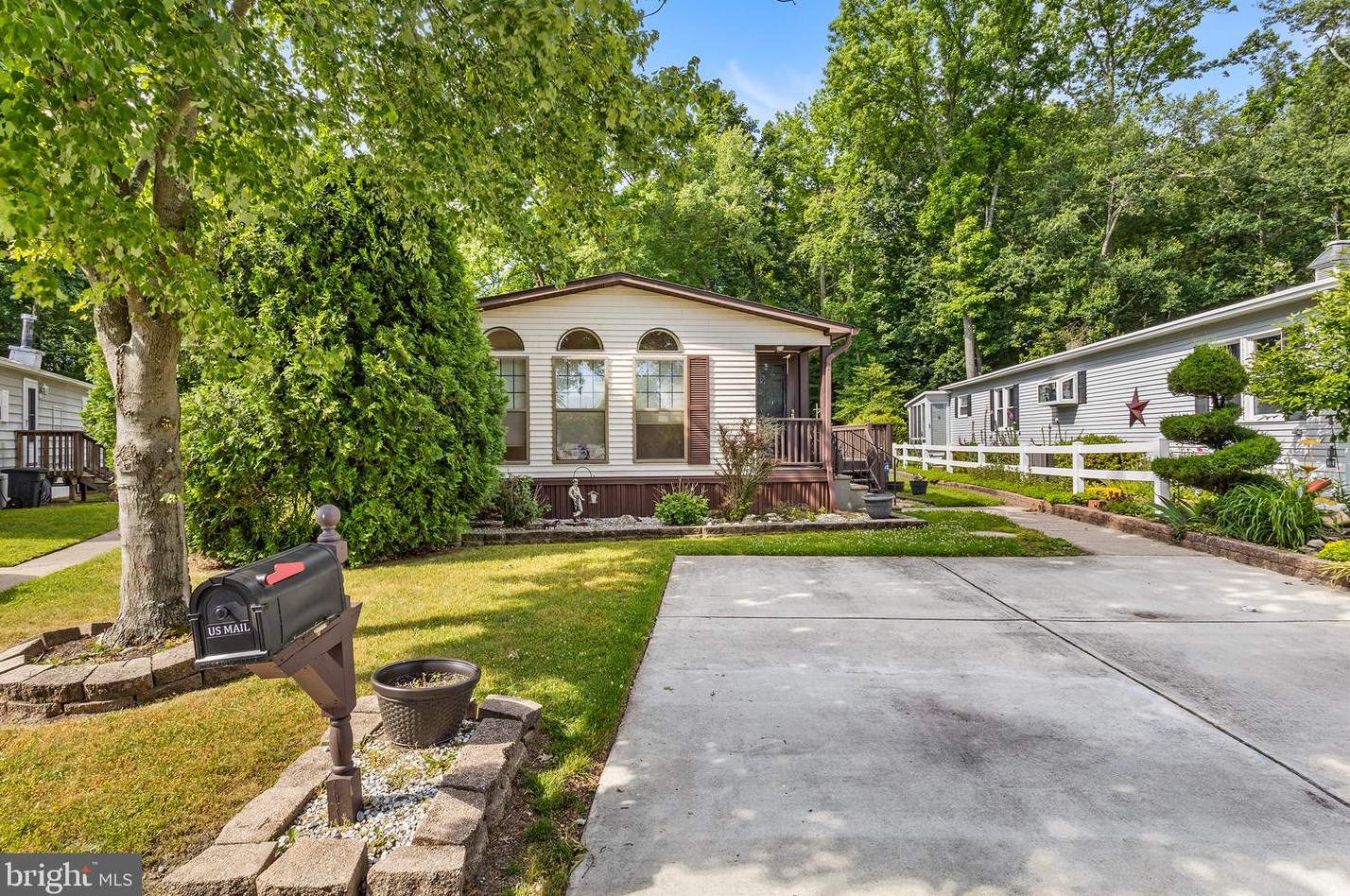 504 Raccoon Ln, Mount Laurel, NJ 08054