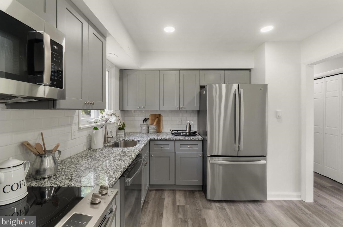 15 Hockamick Rd, Cookstown NJ 08511-1007 exterior