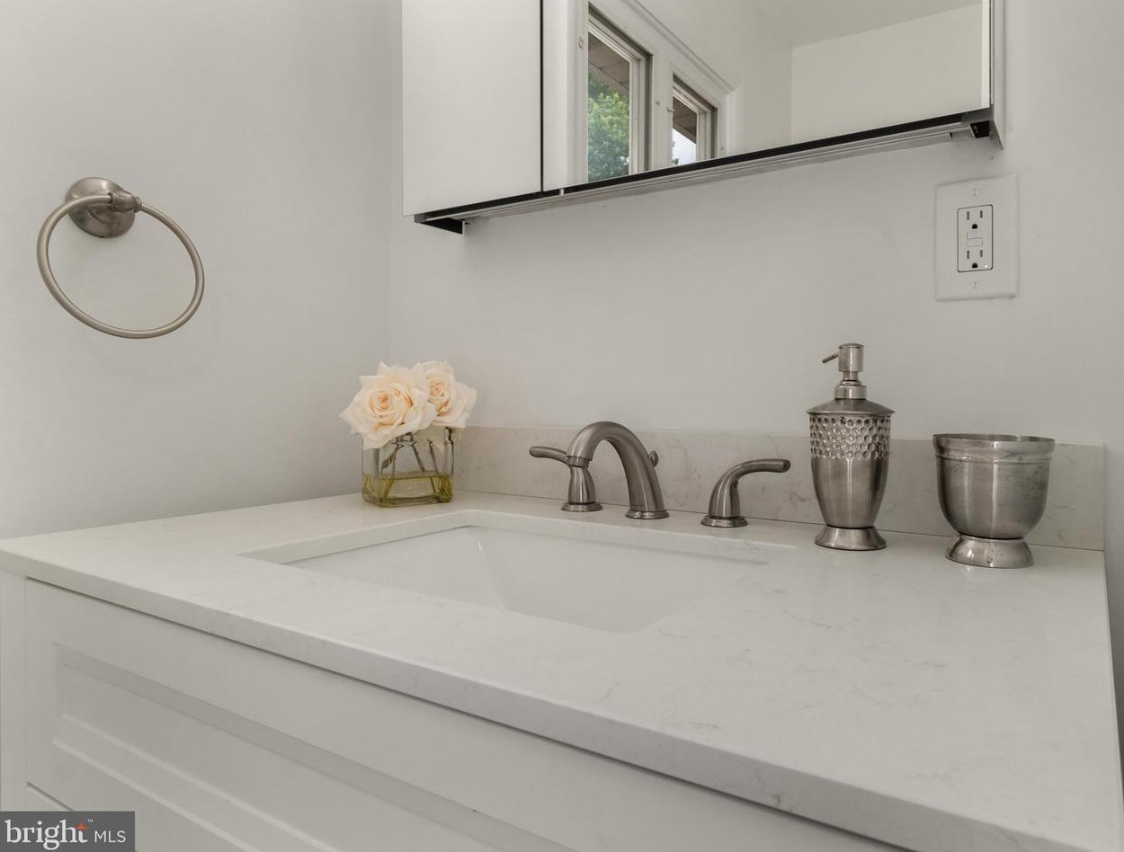 15 Hockamick Rd, Cookstown NJ 08511-1007 exterior