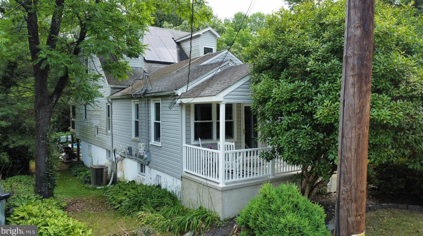 516 Regenhard Ave, Moorestown, NJ 08057-2246