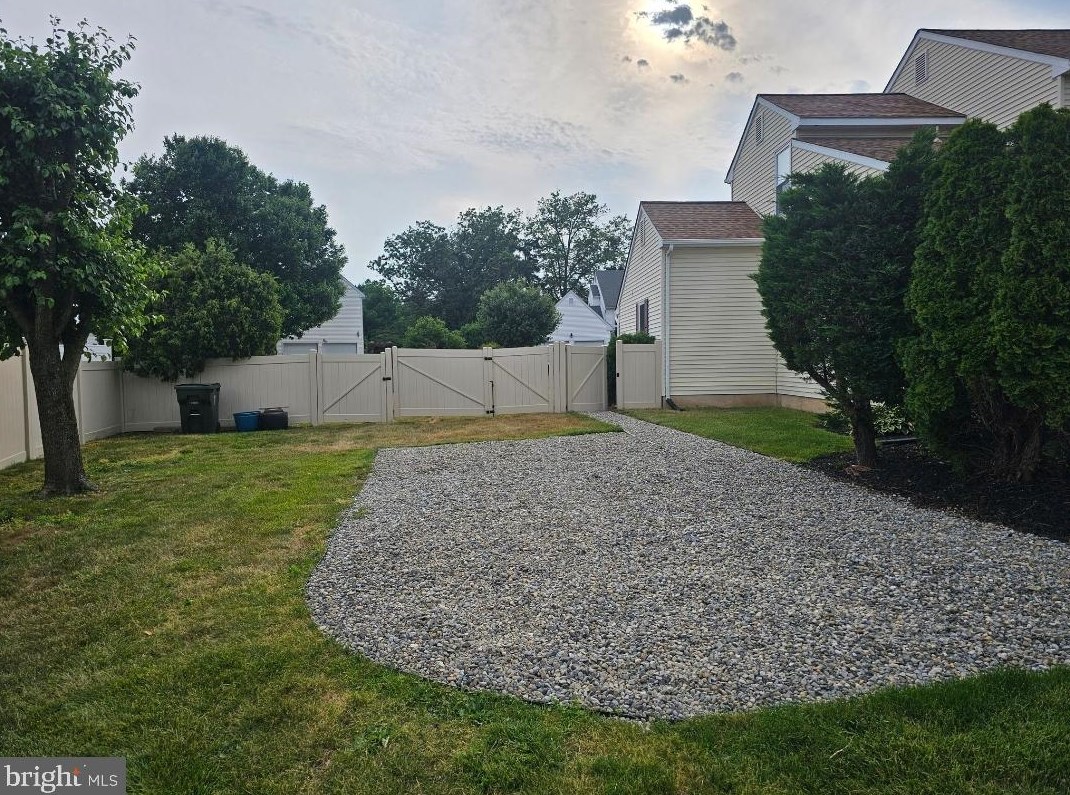 1 Grayson Pl, Burlington NJ 08016-1147 exterior