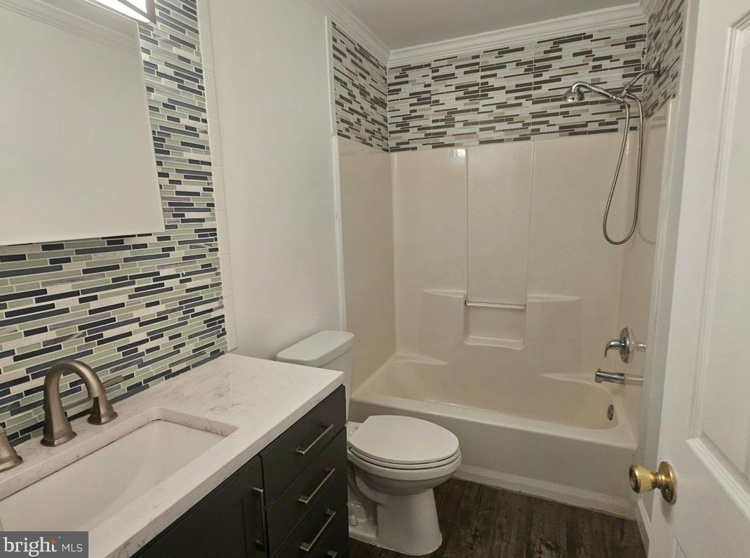 1 Grayson Pl, Burlington NJ 08016-1147 exterior