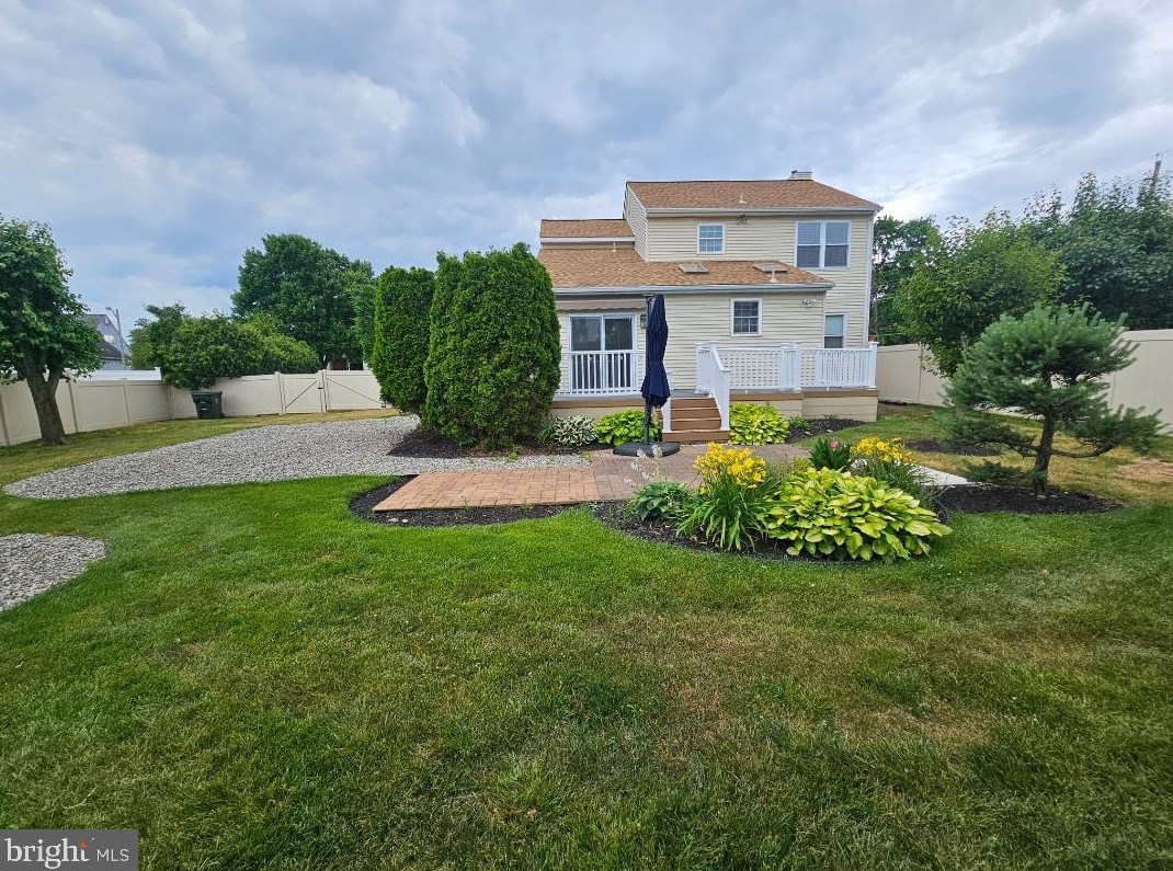 1 Grayson Pl, Burlington NJ 08016-1147 exterior