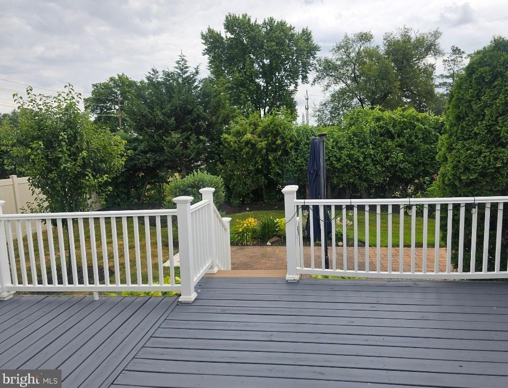 1 Grayson Pl, Burlington NJ 08016-1147 exterior