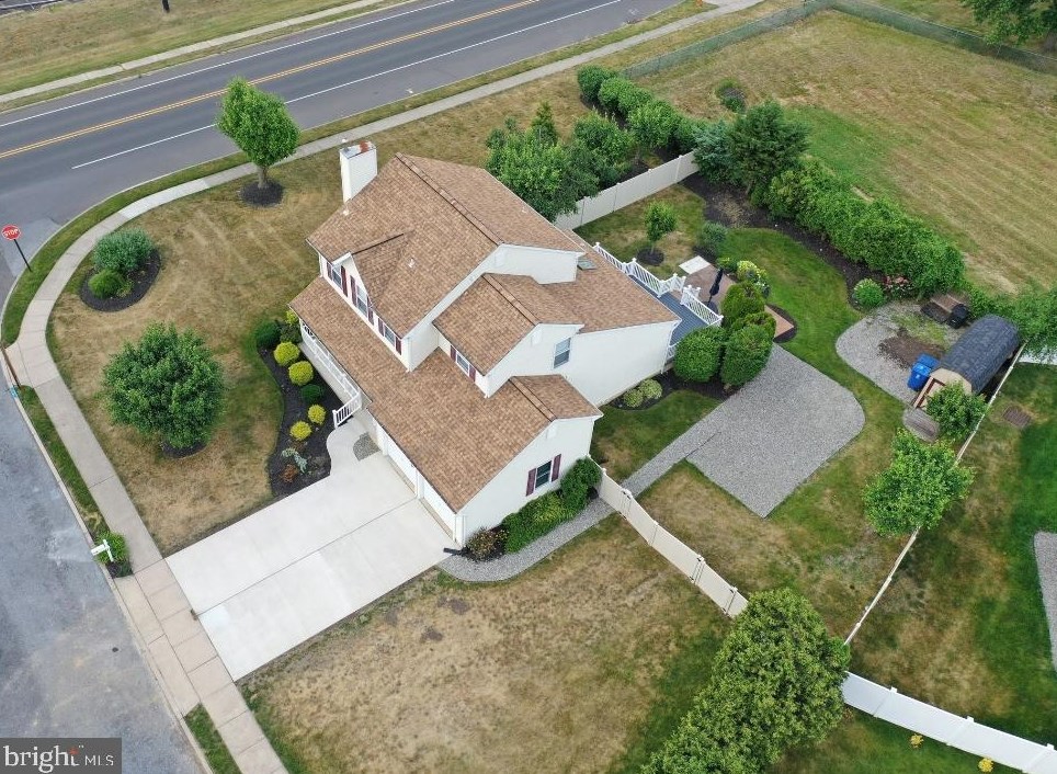 1 Grayson Pl, Burlington NJ 08016-1147 exterior