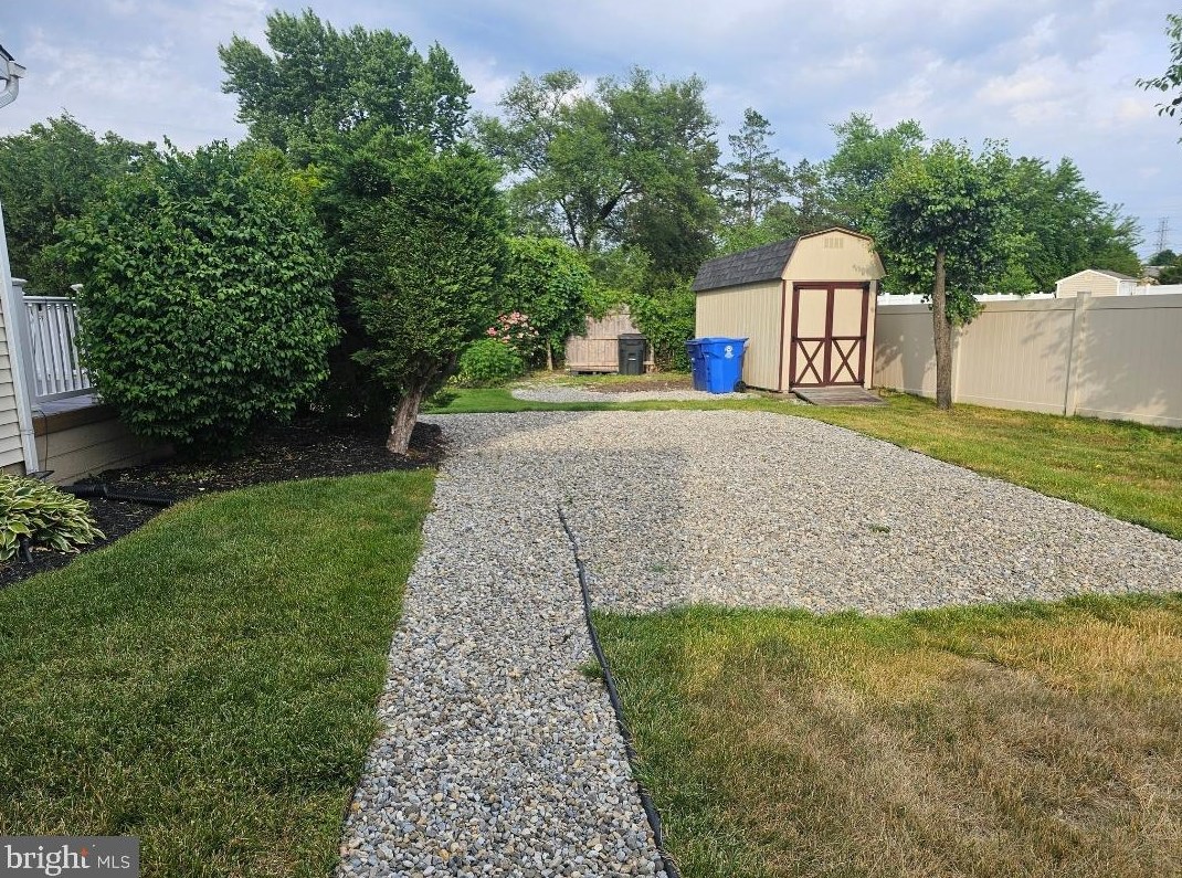 1 Grayson Pl, Burlington NJ 08016-1147 exterior