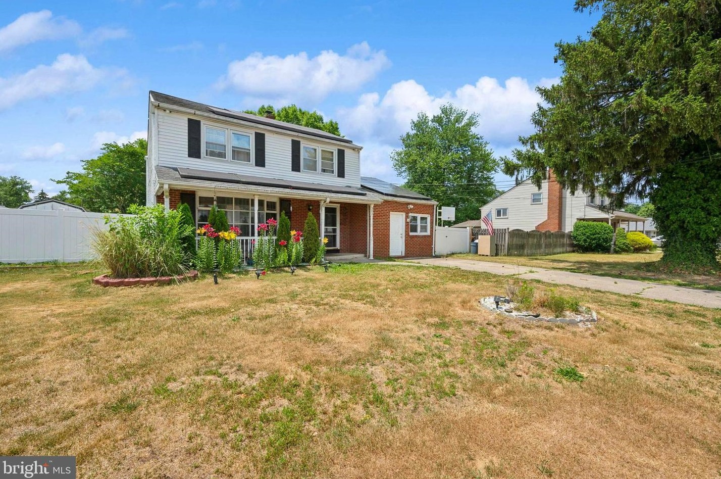 303 Hendrickson Ave, Beverly, NJ 08010-1836