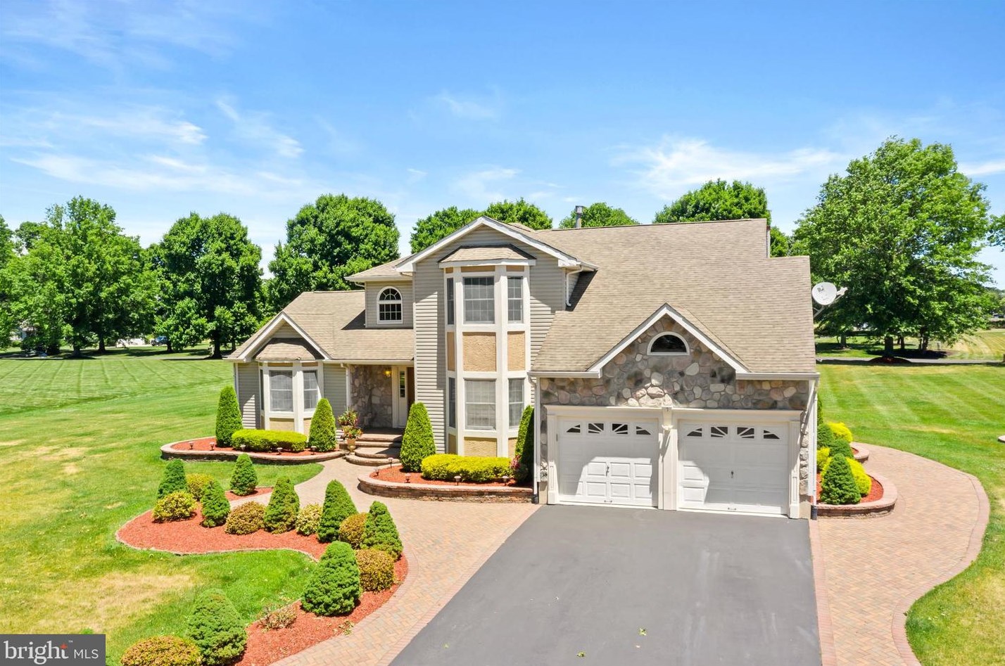 7 Quail Dr, Beverly, NJ 08010-1659