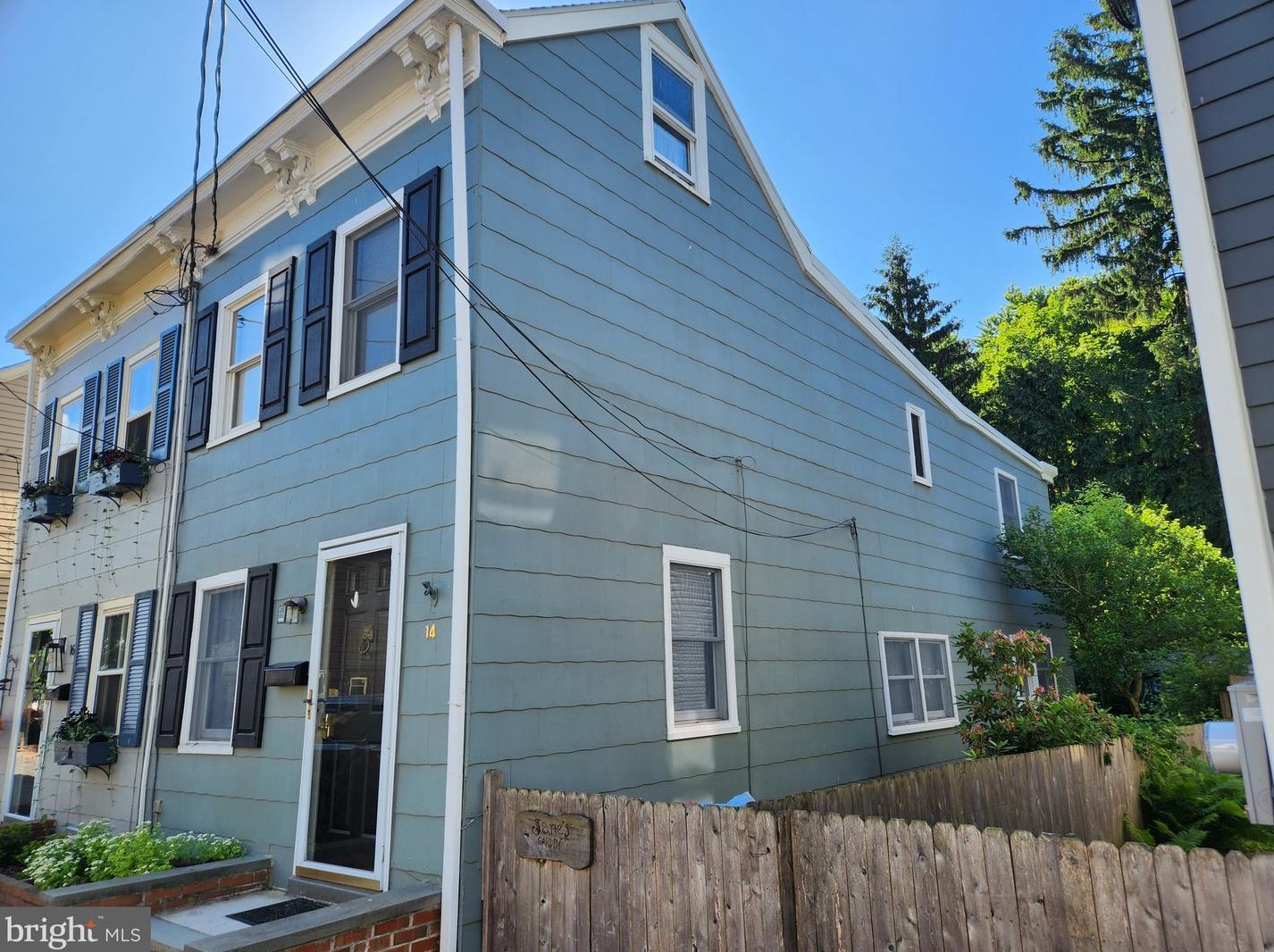 14 Thompson St, Chesterfield, NJ 08505-1324