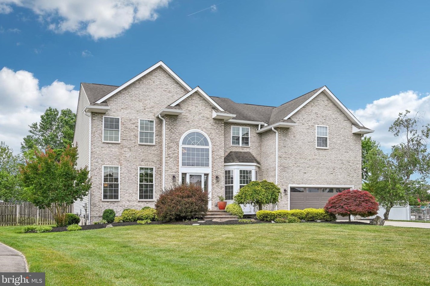18 Tara Dr, Mount Laurel, NJ 08054
