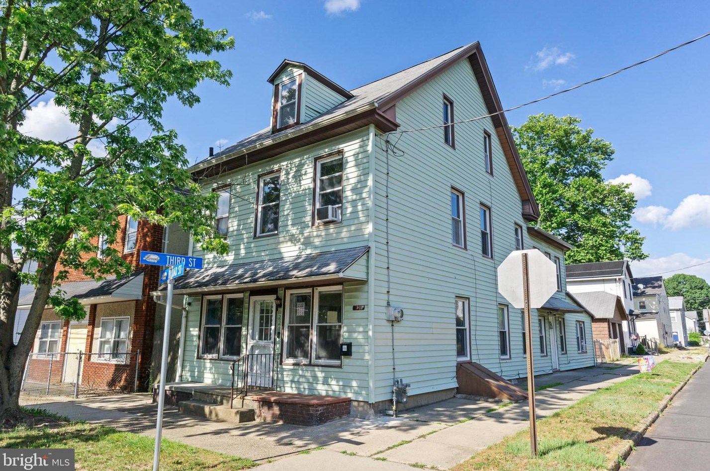 228 Broad St, Beverly, NJ 08010-1105