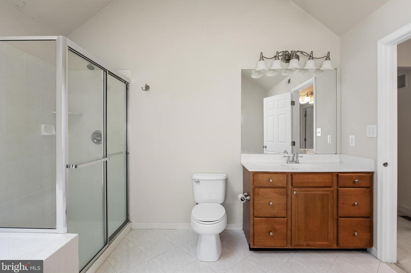 117 Country Club Dr, Moorestown NJ  08057-3975 exterior