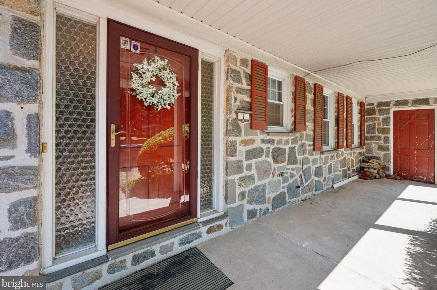 1 Wayne Dr, Riverton, NJ 08077