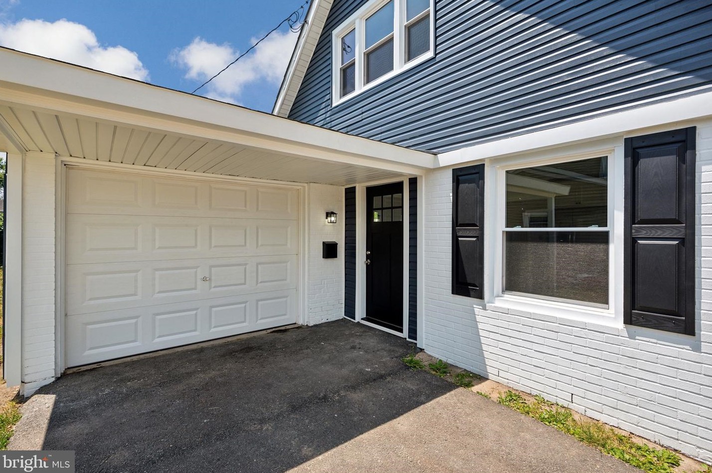 68 Boxwood Ln, Willingboro, NJ 08046
