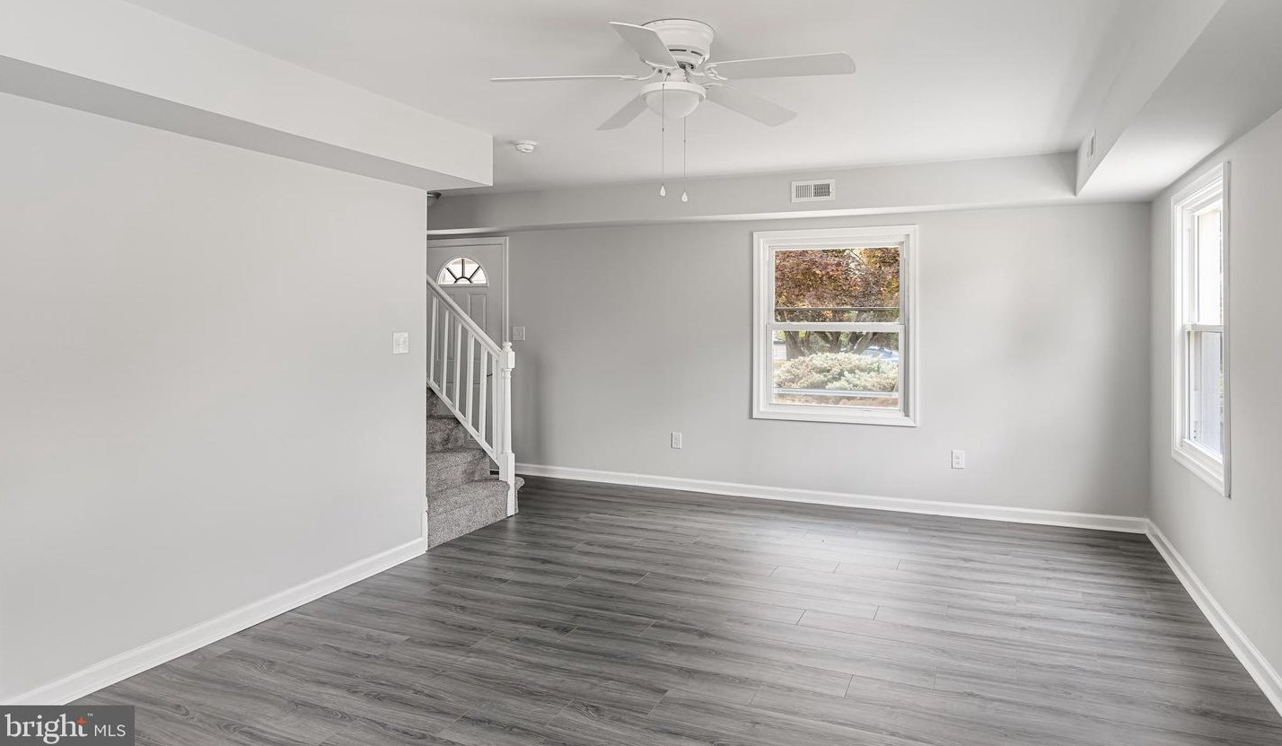 28 Bonnie Ln, Willingboro, NJ 08046