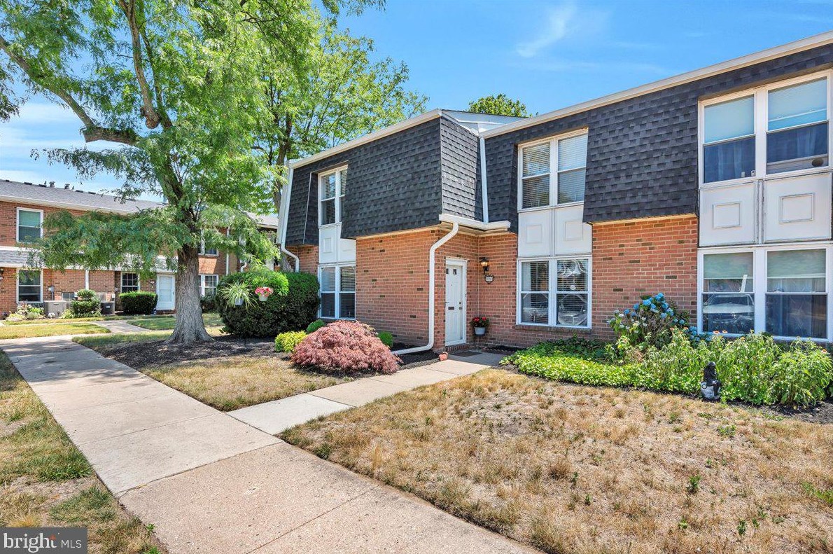 1083 Harbour Dr, Palmyra, NJ 08065